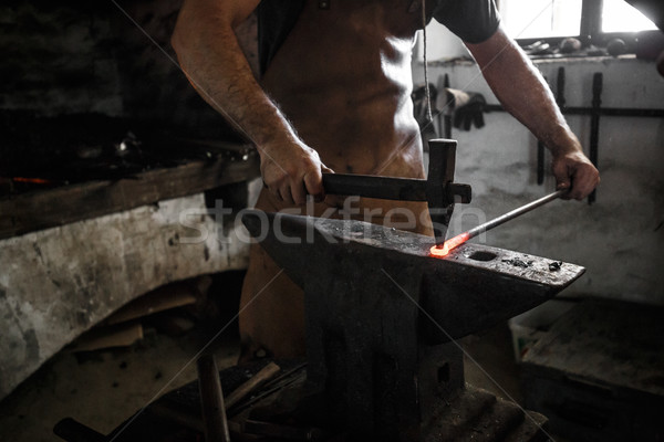 Ferreiro trabalhar mãos homem metal industrial Foto stock © grafvision