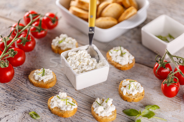 Bruschetta süzme peynir hizmet ahşap kahvaltı taze Stok fotoğraf © grafvision