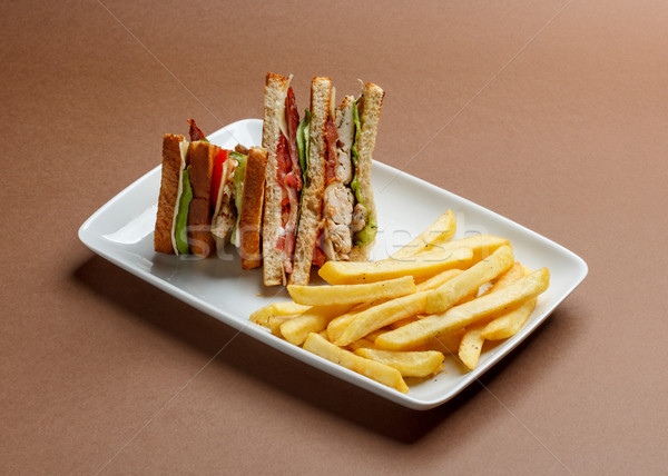 Club sandwich patatine fritte piatto patate lattuga Foto d'archivio © grafvision