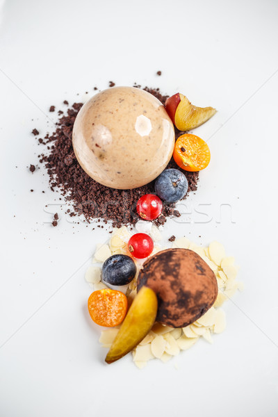 Imagine de stoc: Ciocolată · bilă · bomboane · amenda · de · mese · desert · lapte