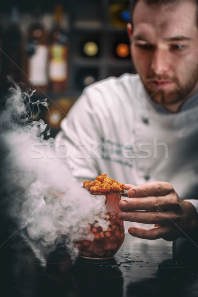廚師 水果 湯 蝦 爆米花 精緻的餐點 商業照片 © grafvision