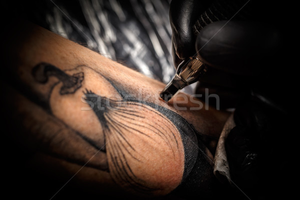 Сток-фото: профессиональных · татуировка · художник · процесс · черный