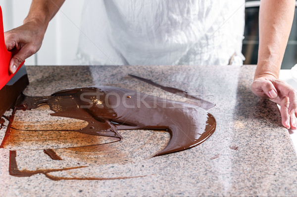 Gesmolten chocolade tabel hand kok vloeibare Stockfoto © grafvision