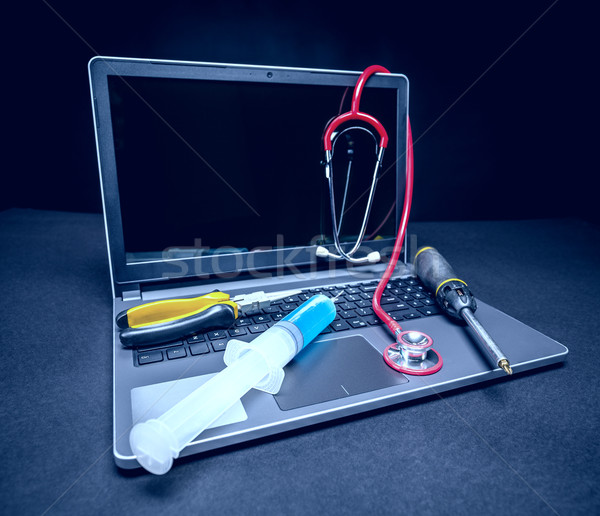 Diagnoza naprawy laptop stetoskop śrubokręt komputera Zdjęcia stock © grafvision