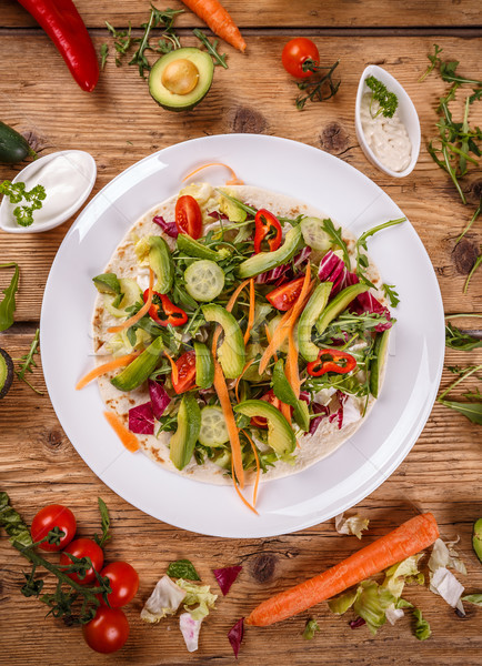 Saine vegan salade tortilla fond vert Photo stock © grafvision