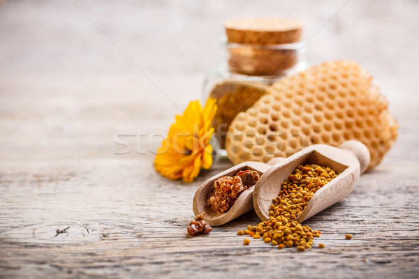 Virágpor propolisz méh fából készült merítőkanál Stock fotó © grafvision