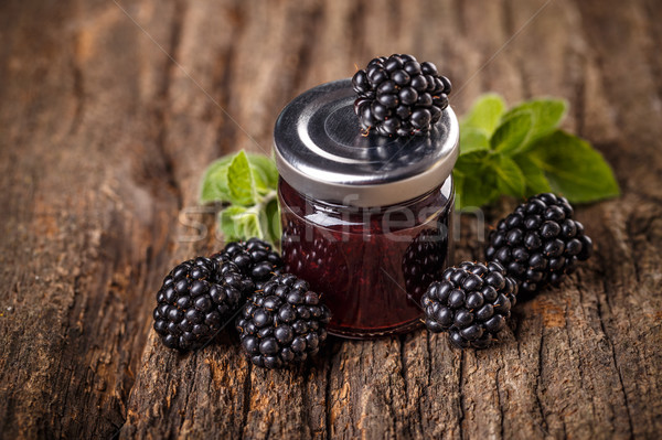 Eigengemaakt BlackBerry jam vers glas jar Stockfoto © grafvision