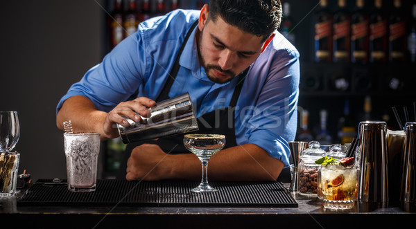 Stockfoto: Barman · cocktail · bar · drinken · club