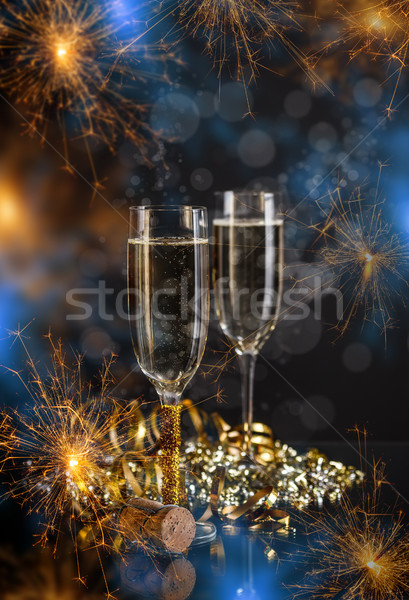 Foto stock: Año · nuevo · champán · gafas · bengala · vino · fondo