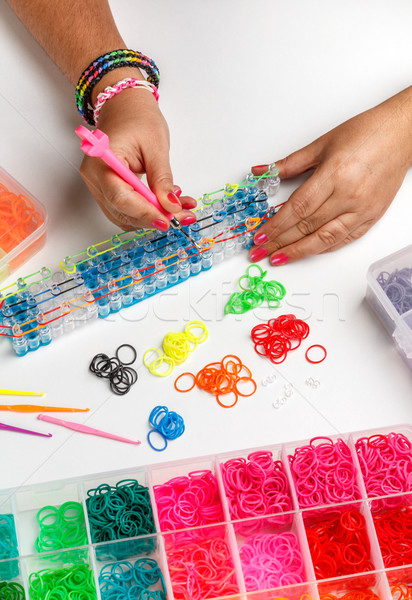 [[stock_photo]]: Jeune · femme · bracelet · caoutchouc · crochet · vert