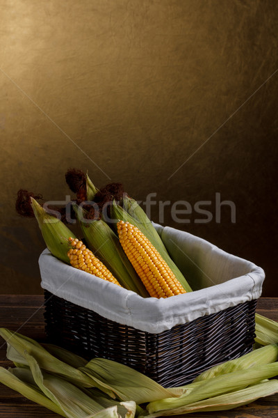 Foto stock: Crudo · maíz · cesta · hoja · mesa