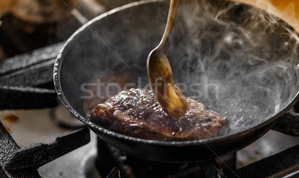 ízletes bifsztek grillezés piros izom hús Stock fotó © grafvision