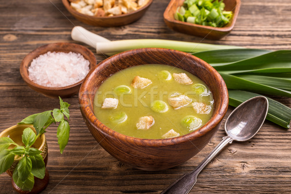 Lauch Kartoffelsuppe Schüssel Brot Holz Tabelle Stock foto © grafvision