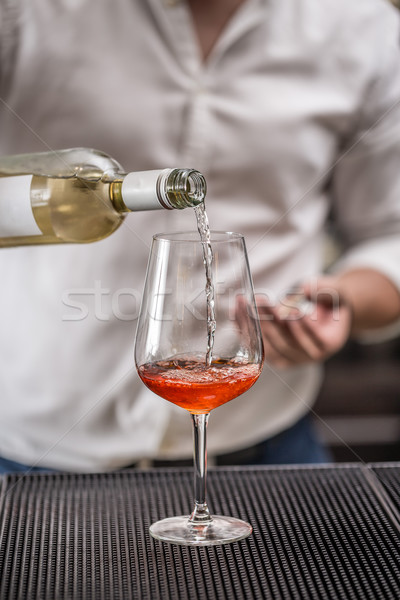 Foto stock: Barman · trabalhar · homem · beber · garrafa · coquetel