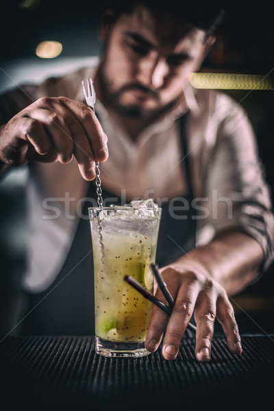 Stockfoto: Barman · cocktail · bar · counter · man · glas