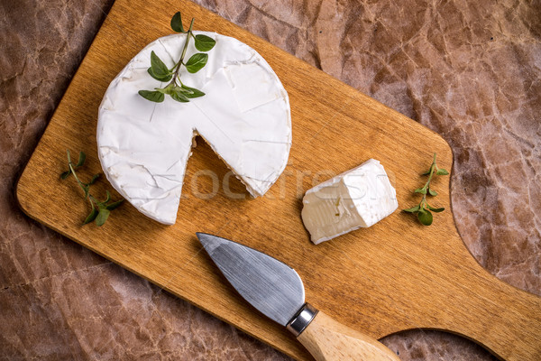 Camembert queso superior vista tabla de cortar alimentos Foto stock © grafvision