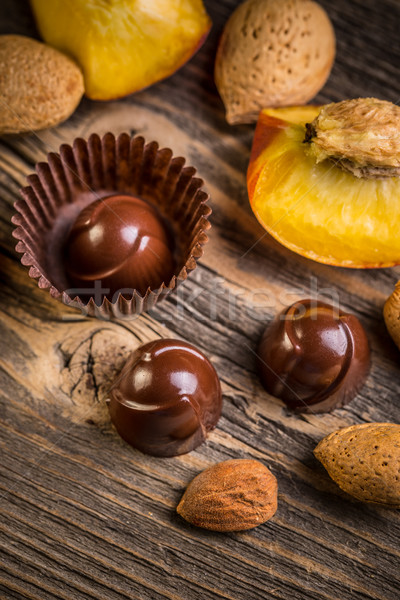 ストックフォト: チョコレート · アーモンド · アプリコット · 背景 · キャンディ