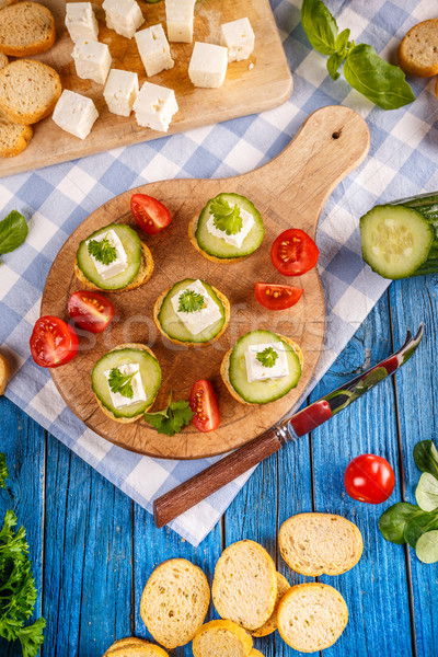 Házi készítésű bruschetta sózott fetasajt uborka fából készült Stock fotó © grafvision