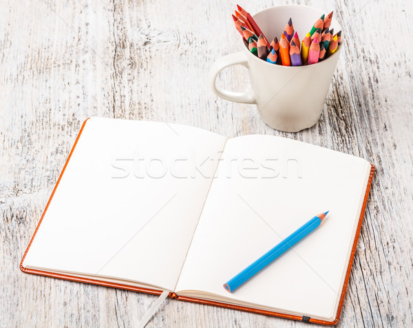 Zdjęcia stock: Kolorowy · ołówki · notebooka · biały · kubek · szkoły