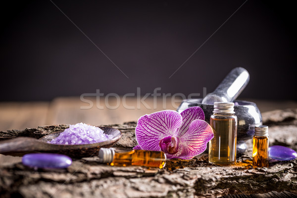 Frumos spa uleiuri esentiale spaţiu relaxa sticlă Imagine de stoc © grafvision