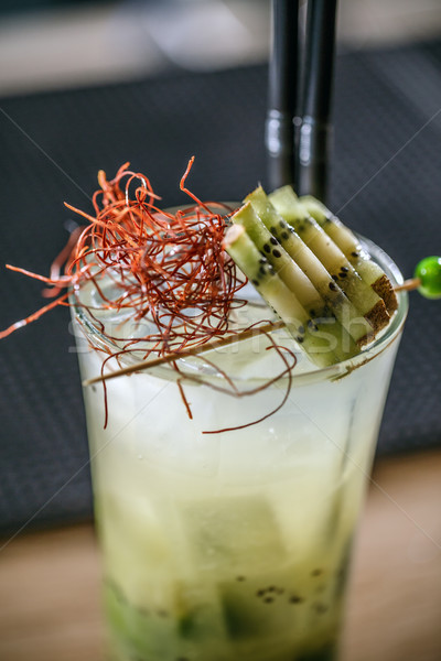 Kiwi kalk cocktail ingericht chili glas Stockfoto © grafvision