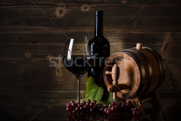 Vino rosso ancora vita bottiglia vetro barile tavola Foto d'archivio © grafvision