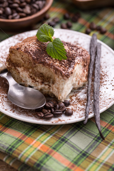 Tiramisu dessert servi blanche plaque gâteau Photo stock © grafvision