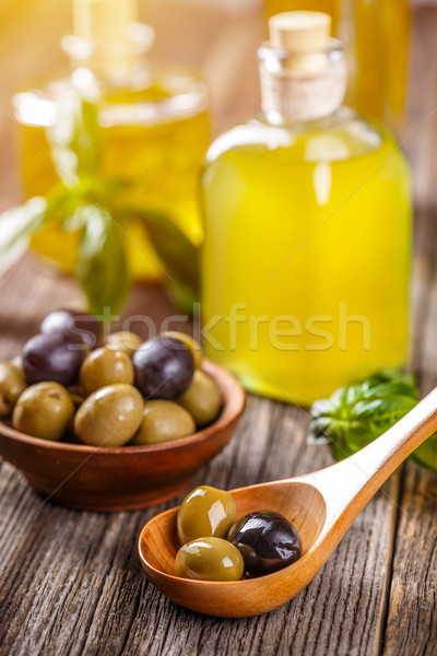 Verde negru măsline marea mediterana aperitiv servit Imagine de stoc © grafvision