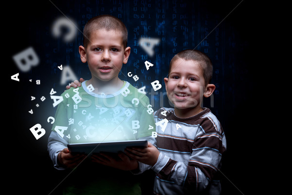 Chłopców cyfrowe tabletka komputera technologii Zdjęcia stock © grafvision