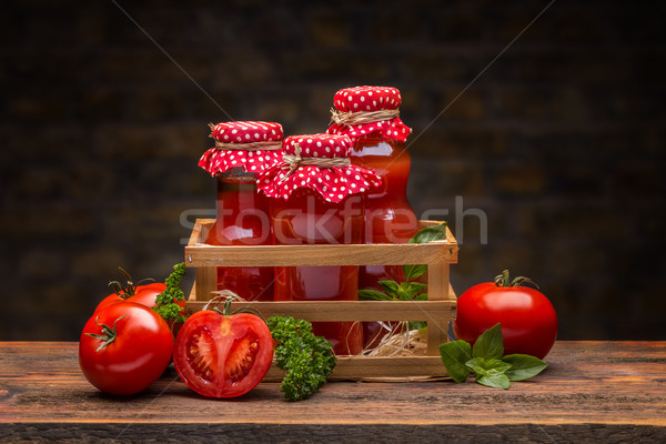Sok pomidorowy butelek skrzynia drewniany stół żywności szkła Zdjęcia stock © grafvision