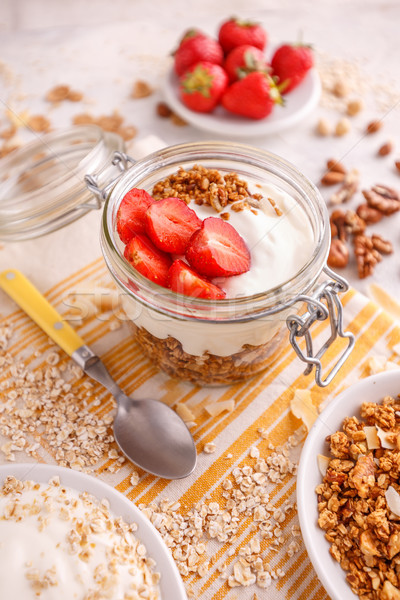 ízletes granola joghurt friss eprek egészséges Stock fotó © grafvision