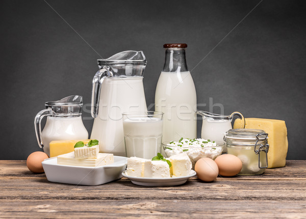 Sortiment Milchprodukte Jahrgang Holztisch Glas Gruppe Stock foto © grafvision