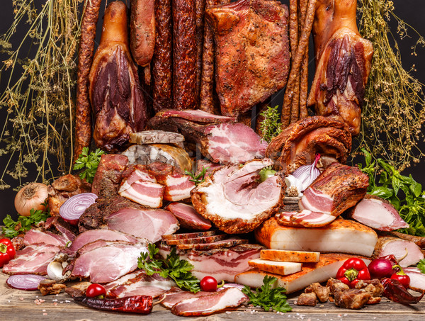 Gerookt varkensvlees vlees salami worstjes Stockfoto © grafvision