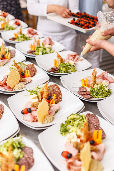 Chef koken ingesteld voorgerechten catering tabel Stockfoto © grafvision
