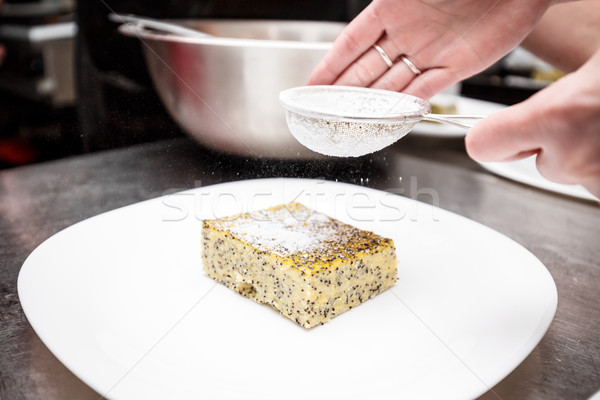 Küchenchef Hand Puderzucker frischen Dessert süß Stock foto © grafvision