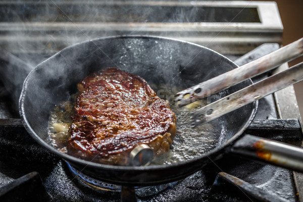 Varkensvlees biefstuk koekenpan restaurant vlees Stockfoto © grafvision