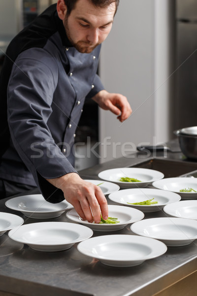 Imagine de stoc: Bucătar-şef · prânz · fel · de · mâncare · tineri · masculin