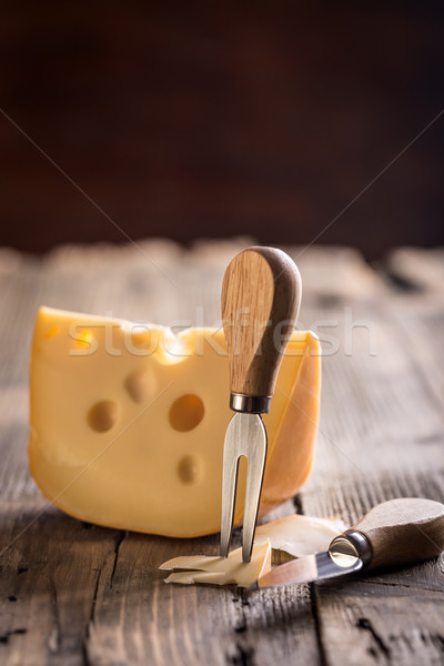 Stock foto: Käse · Messer · Gabel · Holzbrett · Holz · Hintergrund