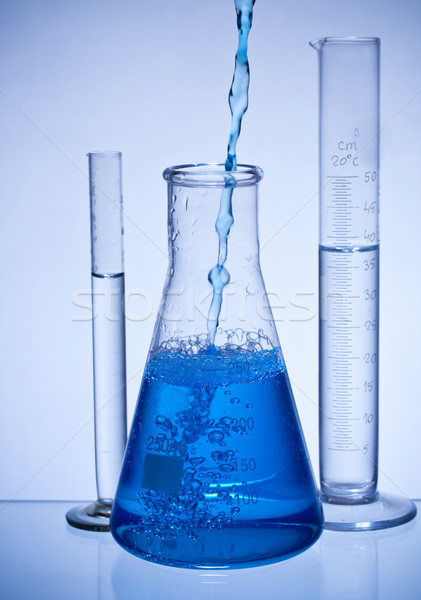 Laboratório artigos de vidro químico equipamento cor líquido Foto stock © grafvision