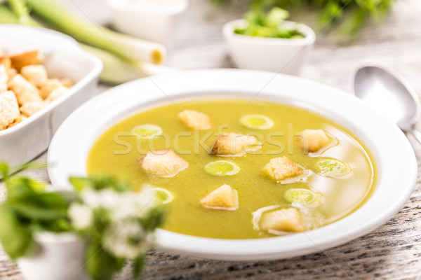 Lauch Suppe serviert Brot crouton Essen Stock foto © grafvision