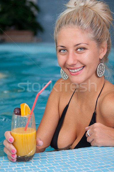 年輕 佳人 按摩浴池 享受 維他命 飲料 商業照片 © grafvision