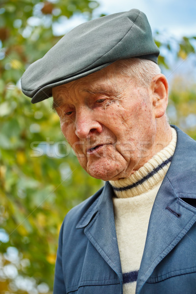Om matur portret senior vârstnici singur Imagine de stoc © grafvision