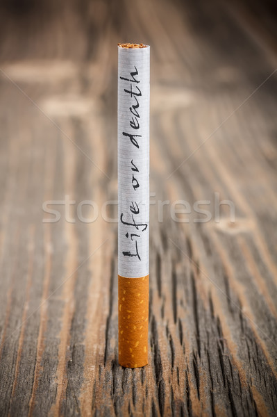 Cigaretta függőlegesen szöveg háttér élet veszély Stock fotó © grafvision