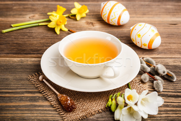 Pascua naturaleza muerta taza de té huevos de Pascua flores primavera Foto stock © grafvision