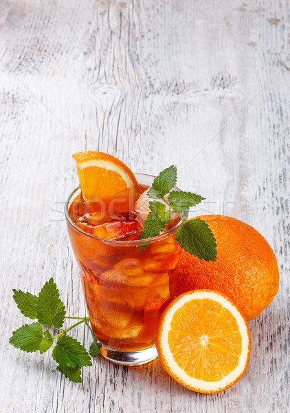 Ice tea servit portocaliu mentă Imagine de stoc © grafvision