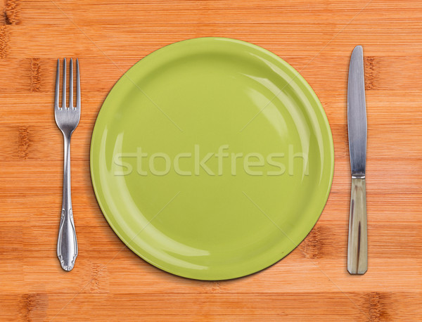 Foto stock: Verde · placa · vacío · cubiertos · mesa · de · madera · fondo