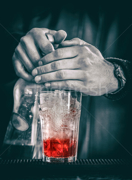 Barkeeper Wasser Soda Glas Eis Stock foto © grafvision