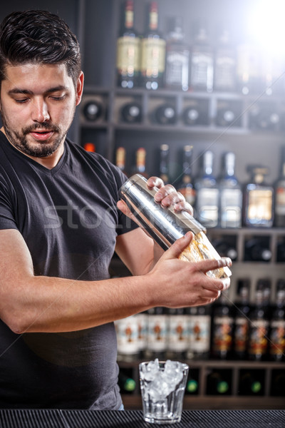 Foto stock: Barman · álcool · coquetel · bar · interior · festa