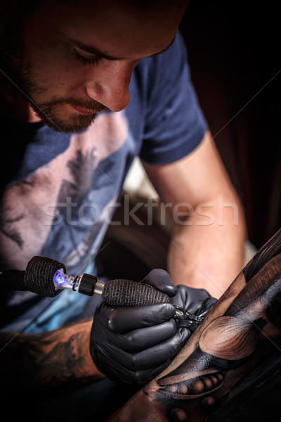 Stockfoto: Tattoo · kunstenaar · procede · zwarte · man