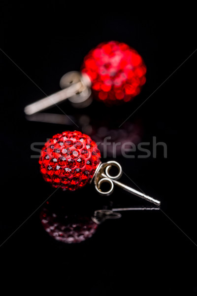 Küpe kırmızı taşlar siyah yansıma cam Stok fotoğraf © grafvision